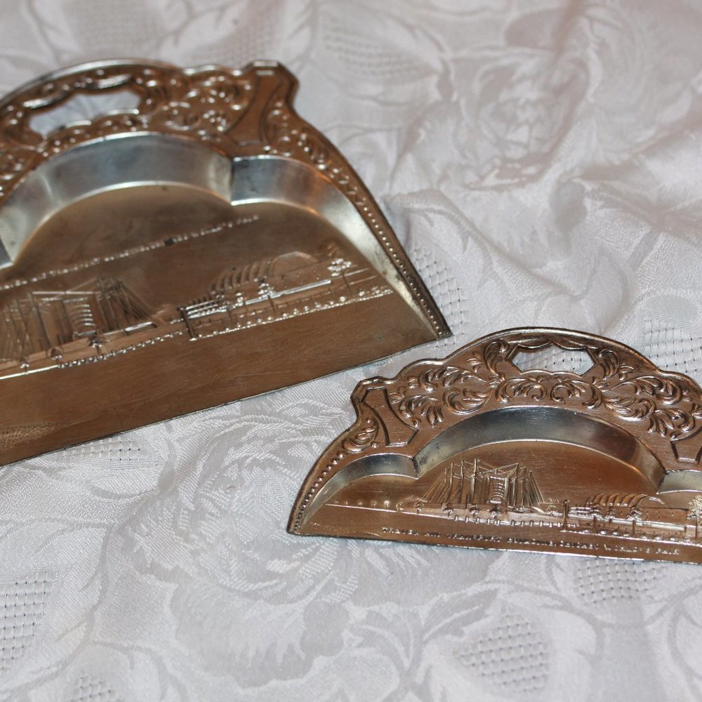 VINTAGE CHICAGO WORLD’S FAIR CRUMB TRAY SET